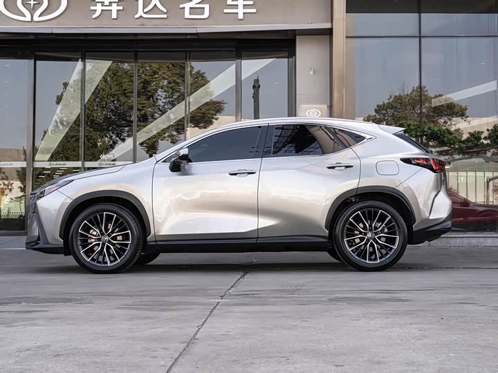 Фото 4 - Lexus NX