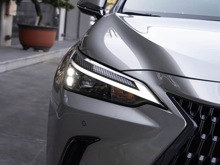 Фото 6 - Lexus NX