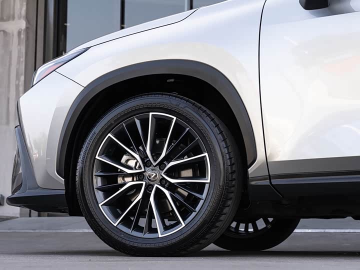 Фото 8 - Lexus NX