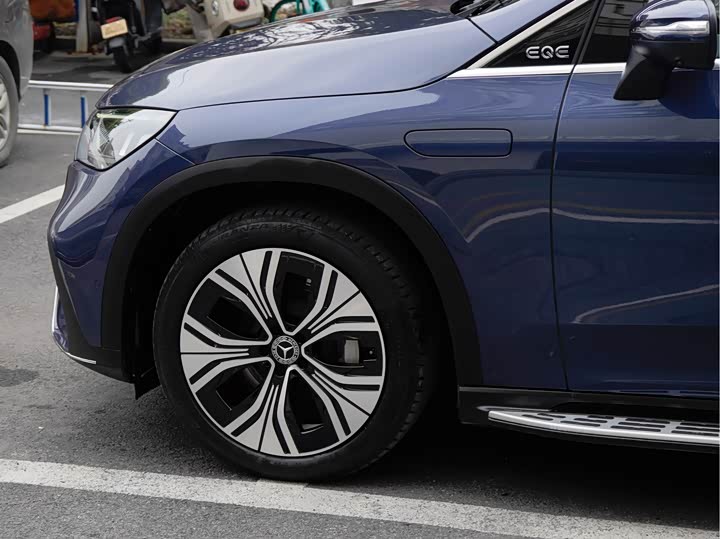 Фото 8 - Mercedes-Benz EQE SUV