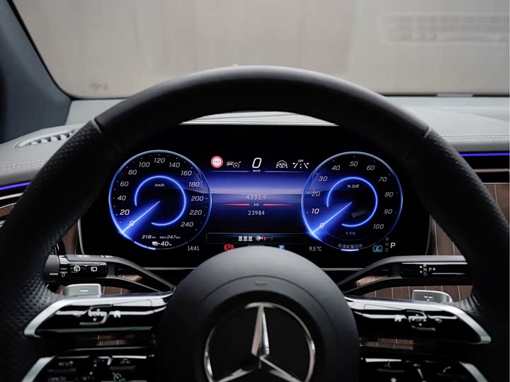 Фото 9 - Mercedes-Benz EQE SUV