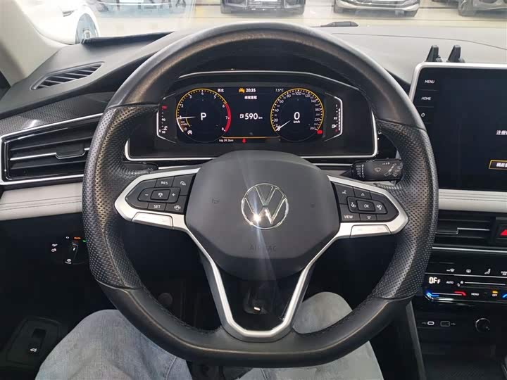 Фото 3 - Volkswagen Tiguan L Pro