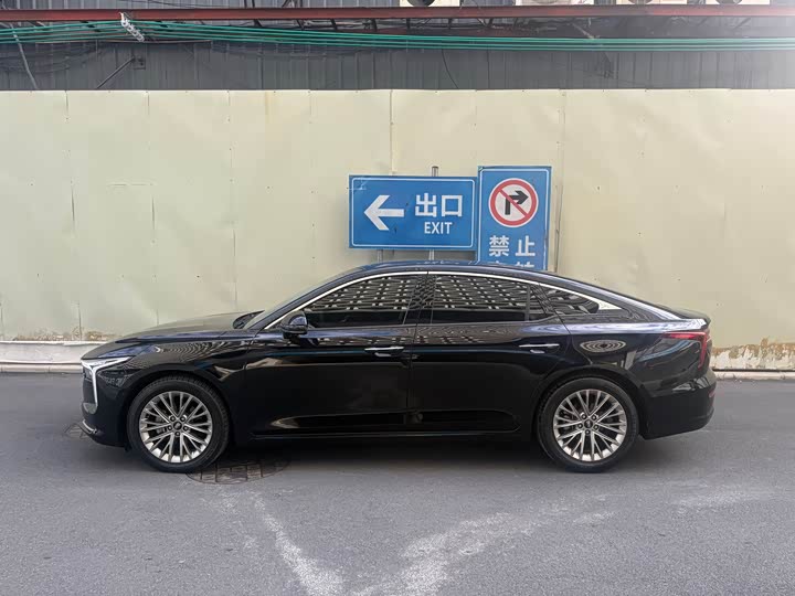 Фото 7 - Bestune B70