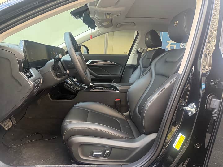 Фото 9 - Bestune B70