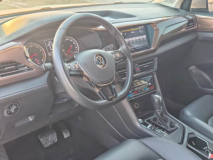 Фото 8 - Volkswagen Tharu