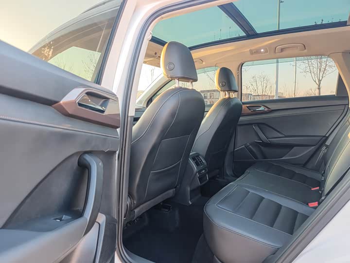 Фото 9 - Volkswagen Tharu