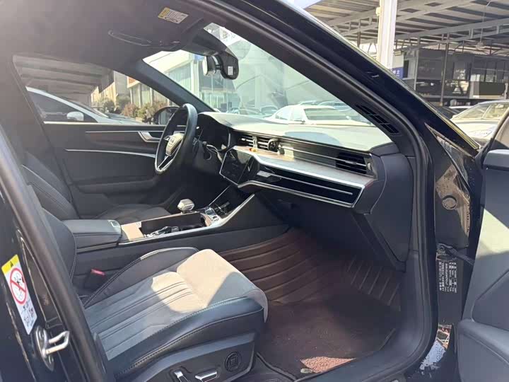 Фото 7 - Audi A6L