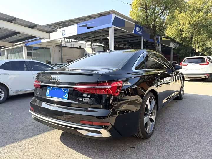 Фото 8 - Audi A6L