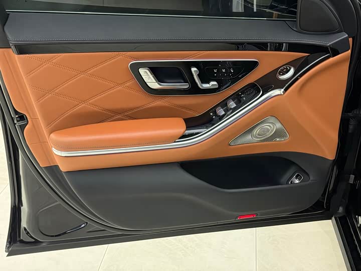 Фото 9 - Mercedes-Benz Maybach S-Class