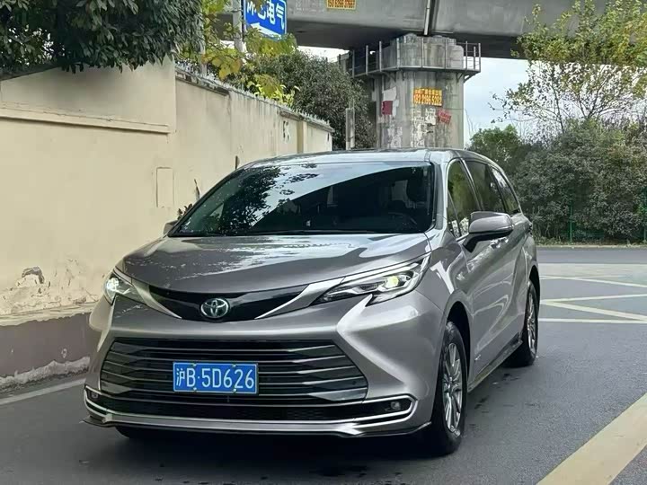 Фото 2 - Toyota Sienna