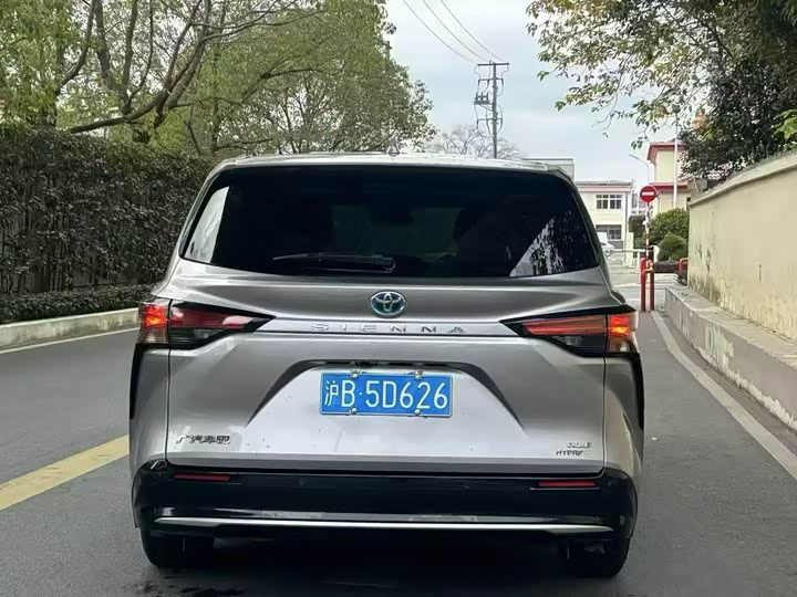 Фото 8 - Toyota Sienna