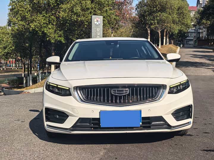 Фото 2 - Geely Preface