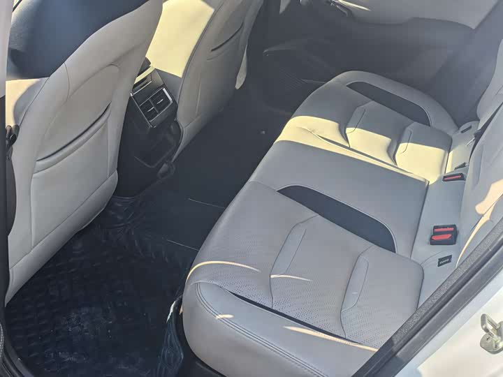 Фото 5 - Geely Preface