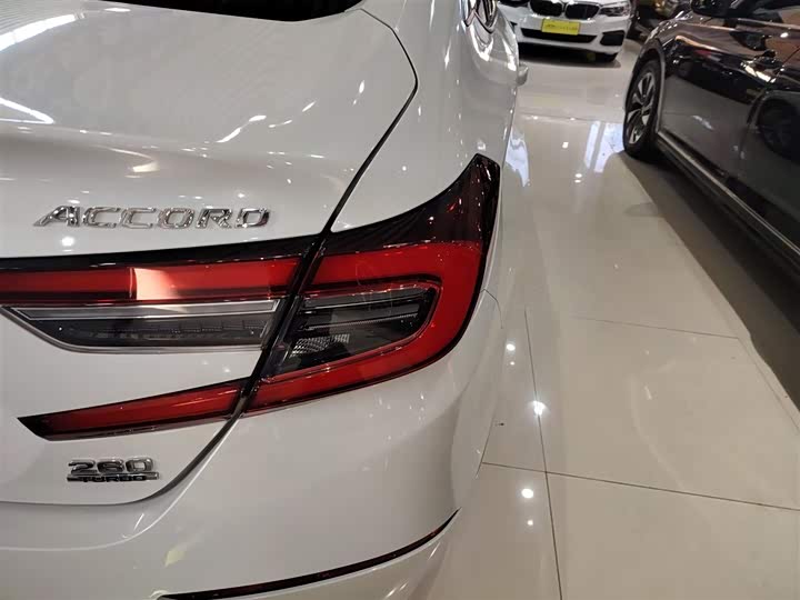 Фото 8 - Honda Accord