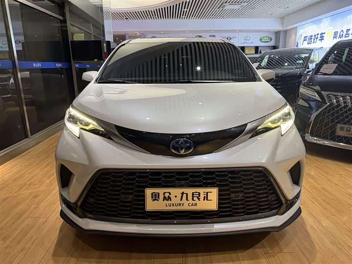 Фото 2 - Toyota Granvia