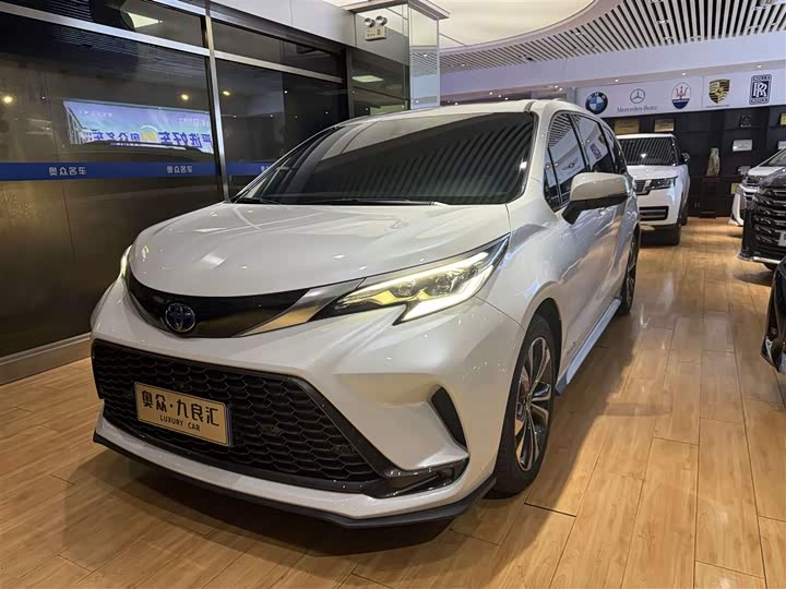 Фото 3 - Toyota Granvia