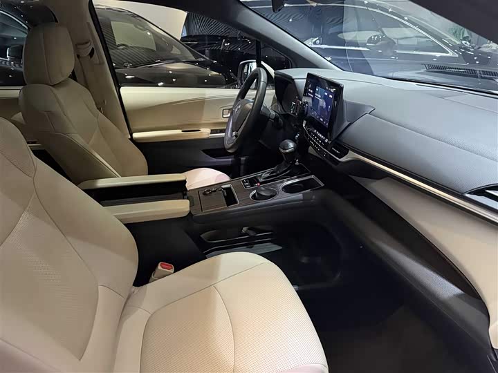 Фото 7 - Toyota Granvia