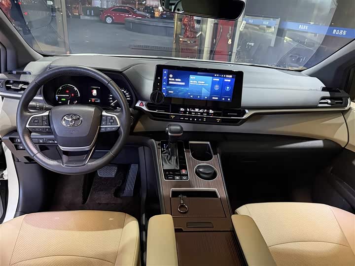 Фото 9 - Toyota Granvia