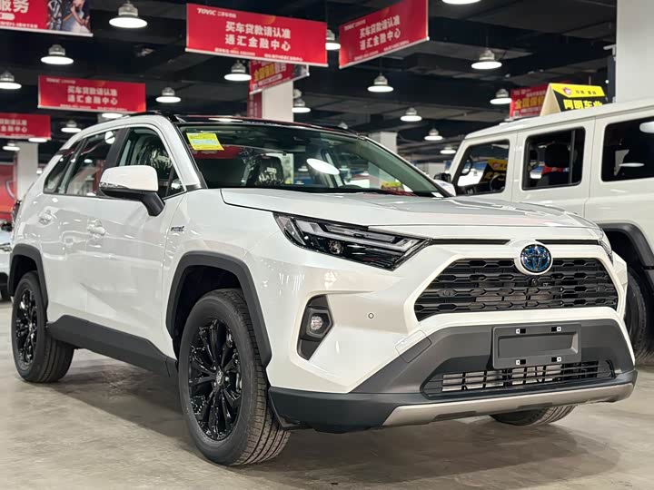 Фото 3 - Toyota RAV4