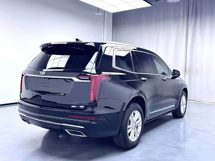 Фото 6 - Cadillac XT6