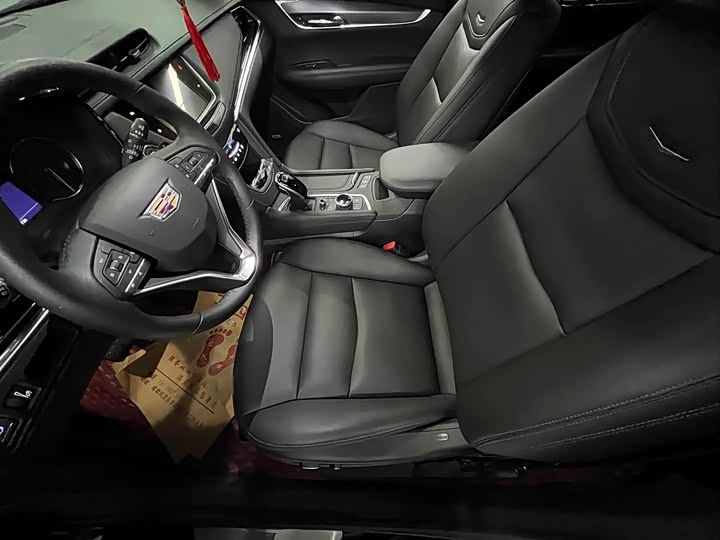 Фото 7 - Cadillac XT6