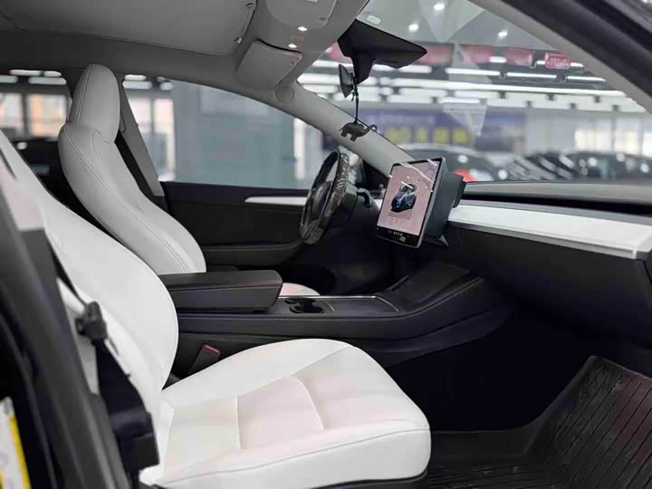 Фото 6 - Tesla Model Y