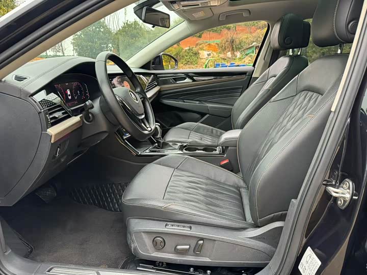 Фото 7 - Volkswagen Passat