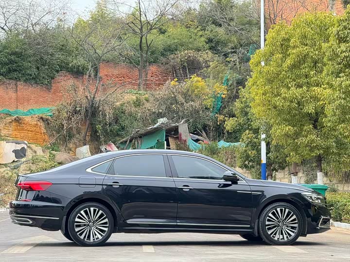 Фото 8 - Volkswagen Passat