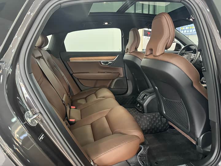 Фото 9 - Volvo S90