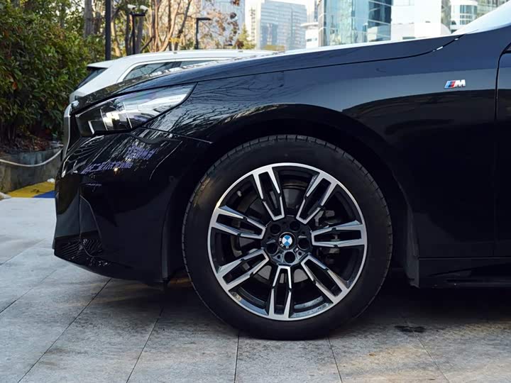 Фото 9 - BMW 5 Series