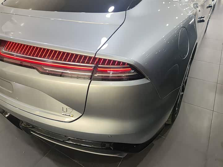 Фото 8 - BYD Yangwang U7