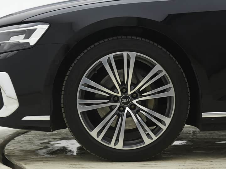 Фото 4 - Audi A8