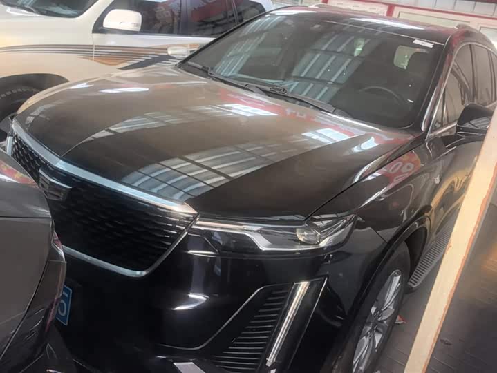 Фото 1 - Cadillac XT6