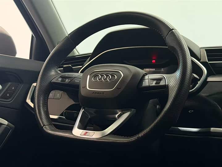 Фото 7 - Audi Q3 Sportback