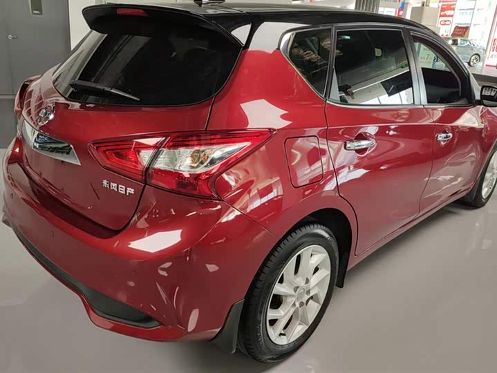 Фото 3 - Nissan Tiida