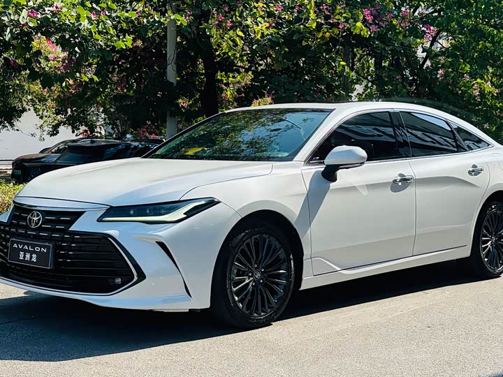 Фото 1 - Toyota Avalon