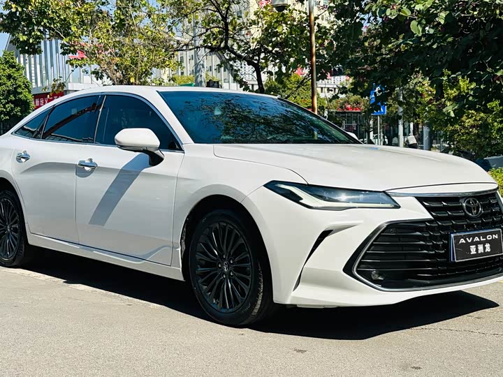 Фото 3 - Toyota Avalon