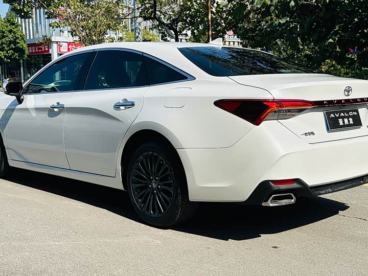 Фото 4 - Toyota Avalon