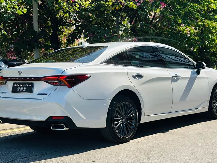 Фото 6 - Toyota Avalon