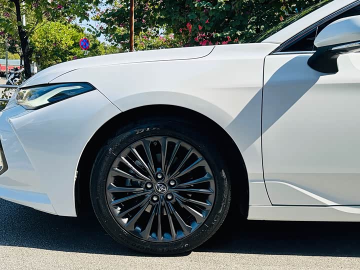 Фото 7 - Toyota Avalon