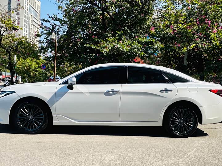 Фото 8 - Toyota Avalon