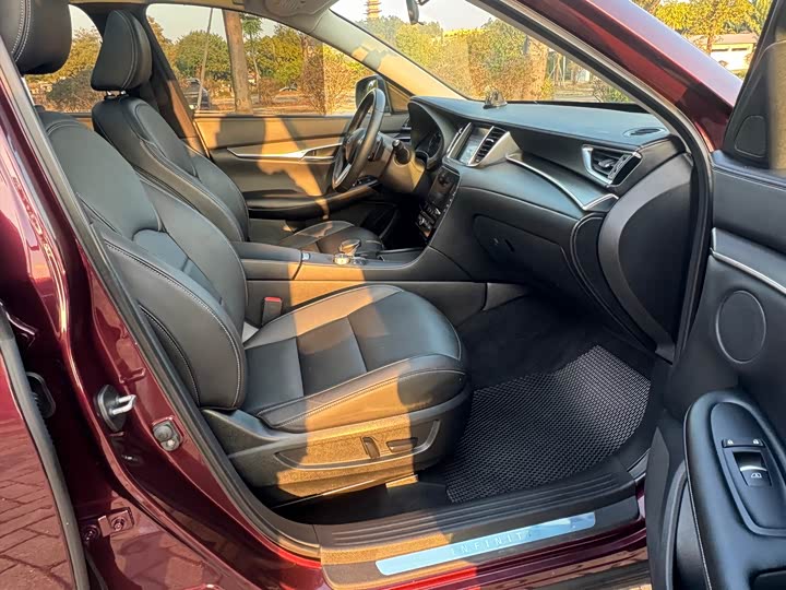 Фото 8 - Infiniti QX50