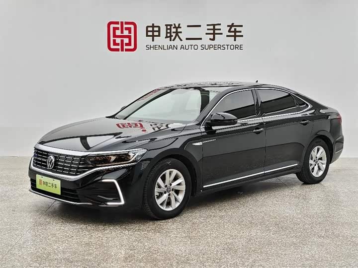 Фото 1 - Volkswagen Passat Hybrid