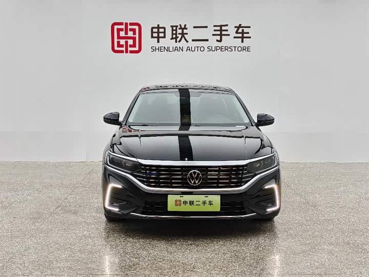 Фото 2 - Volkswagen Passat Hybrid