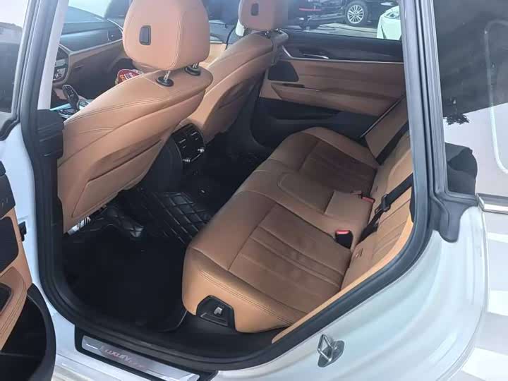 Фото 3 - BMW 6 Series GT