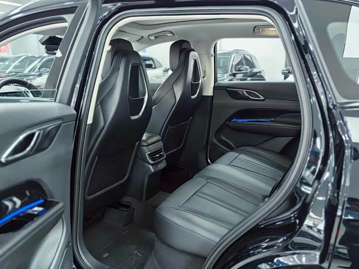 Фото 8 - Hongqi HS3 Hybrid