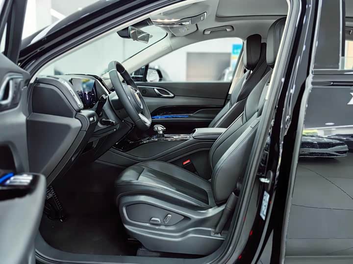 Фото 9 - Hongqi HS3 Hybrid