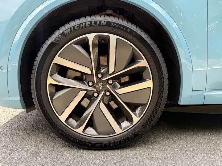 Фото 9 - LiXiang L8