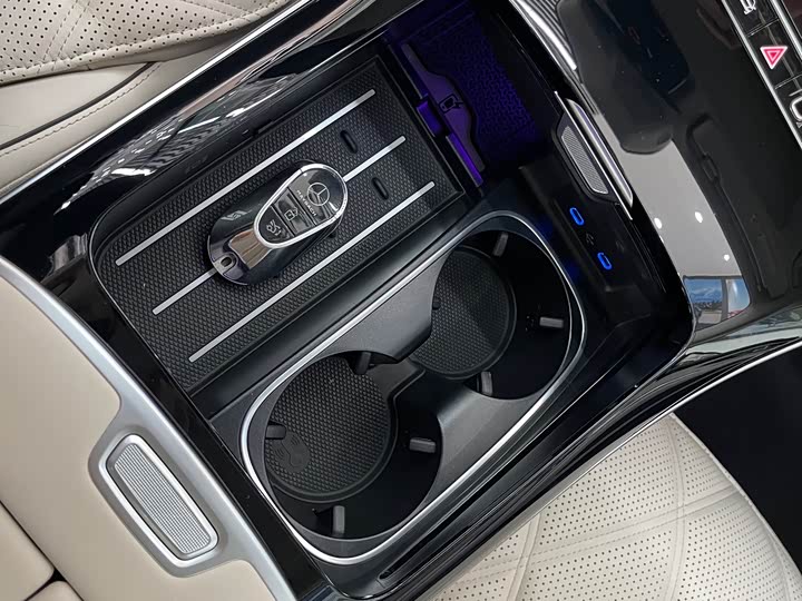 Фото 9 - Mercedes-Benz Maybach S-Class