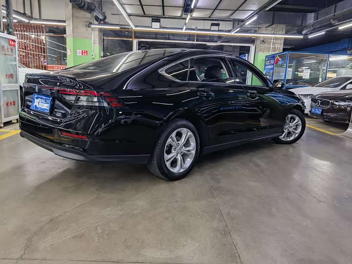 Фото 4 - Honda Accord